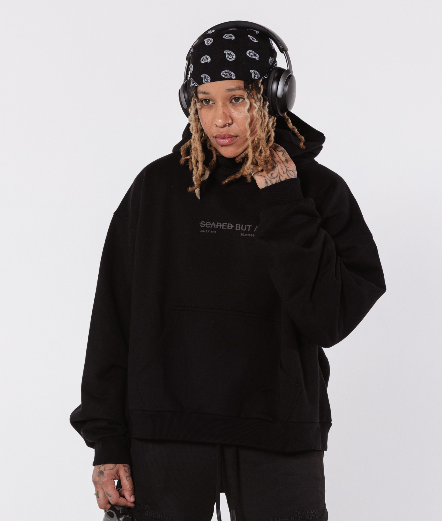 LA Hoodie on body, detail